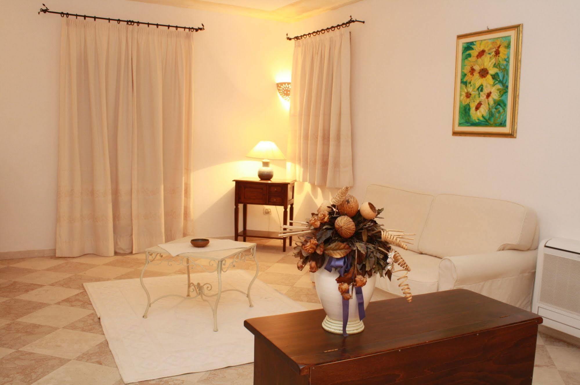 Hotel San Pantaleo Exterior photo