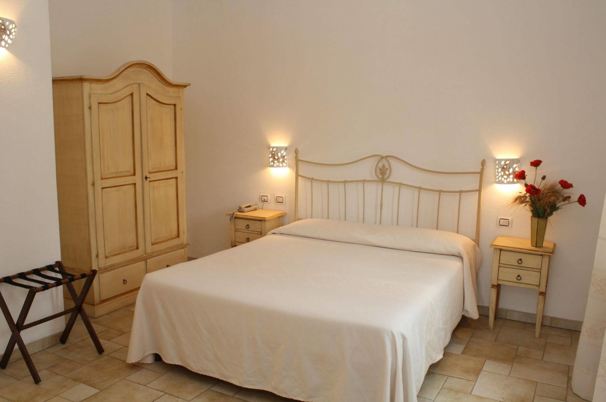 Hotel San Pantaleo Exterior photo